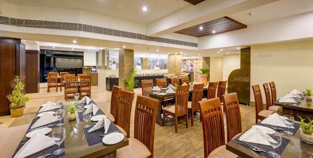 Cygnett Inn Repose Гувахати Екстериор снимка